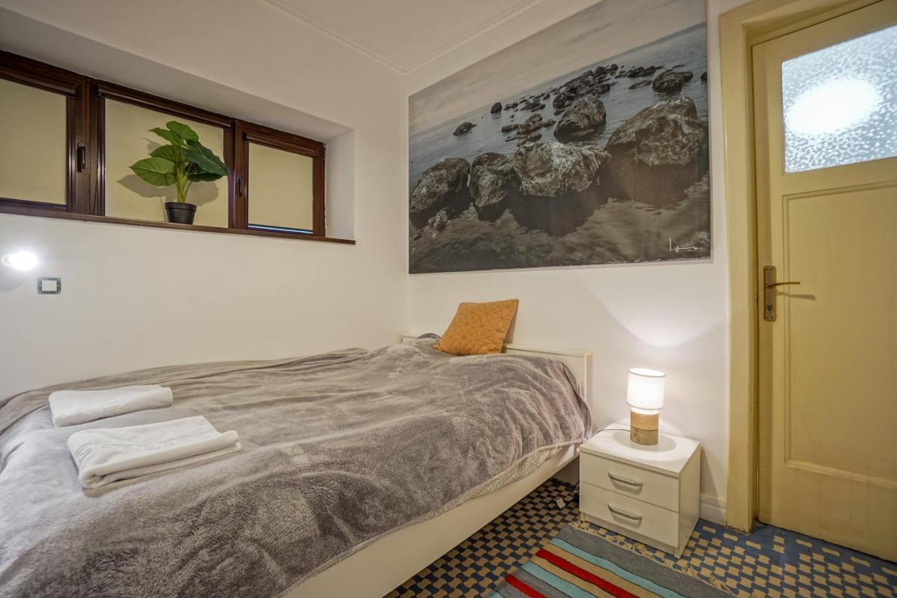 Victoriei Blue Apartment Букурещ Екстериор снимка